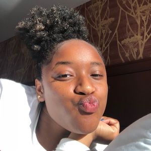 Meet your Posher, Briana